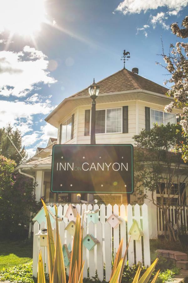 Inn On Canyon Radium Hot Springs Ngoại thất bức ảnh